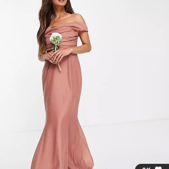 ASOS DESIGN Bridesmaid off shoulder maxi dress with corset detail - Picture 2 of 8
